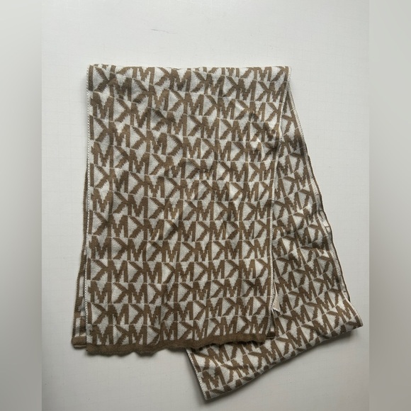 Michael Kors Scarf MK Monogram Reversible Knit Logo Tan & White - Picture 1 of 4